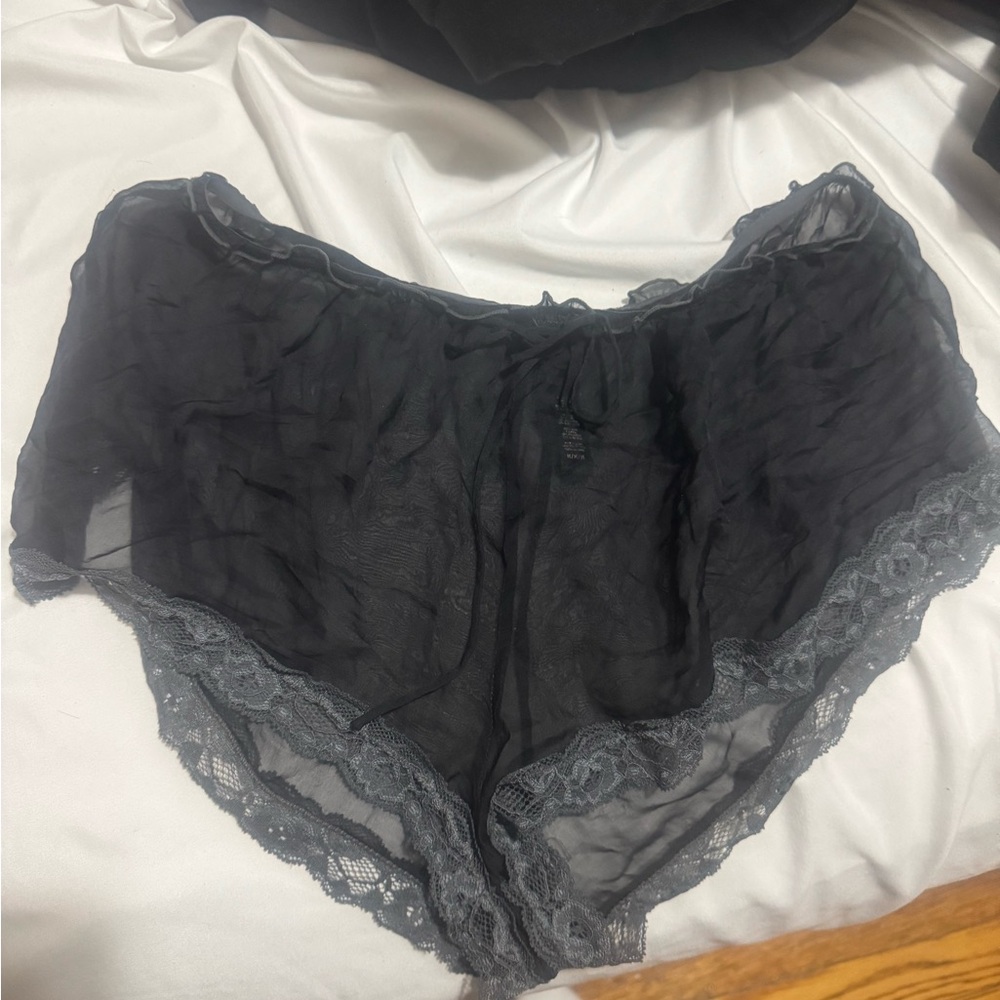 NWOT SKIMS Romance Lace Shorts 100% Silk - Picture 3 of 4